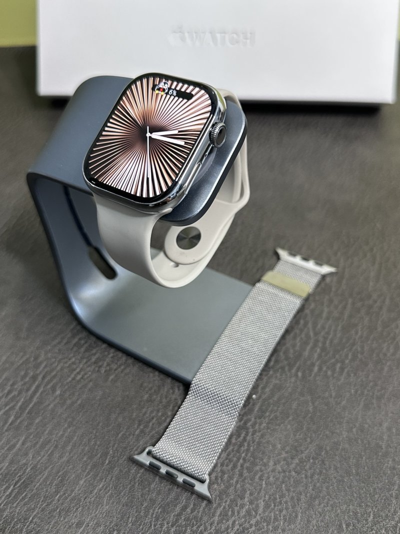Apple Watch Series Ultra 2 Silver Aluminum with White Band