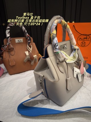 Hermès Toolbox 20 Handbag - Cream view 3
