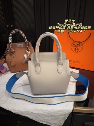 Hermès Toolbox 20 Handbag - Cream view 6