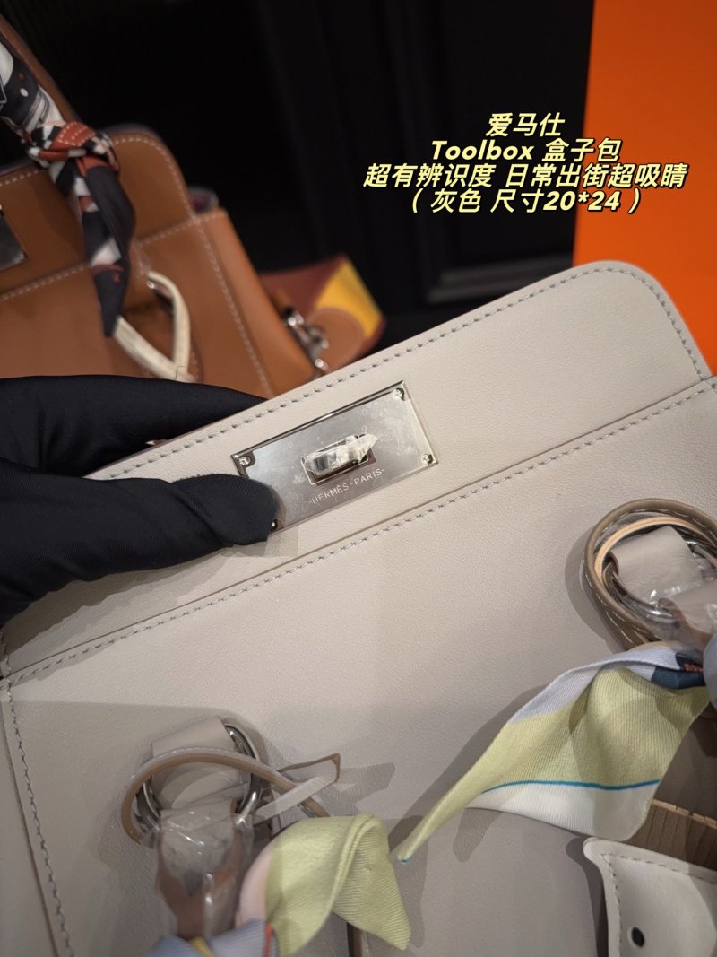 Hermès Toolbox 20 Handbag - Cream view