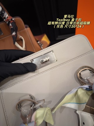 Hermès Toolbox 20 Handbag - Cream view 8