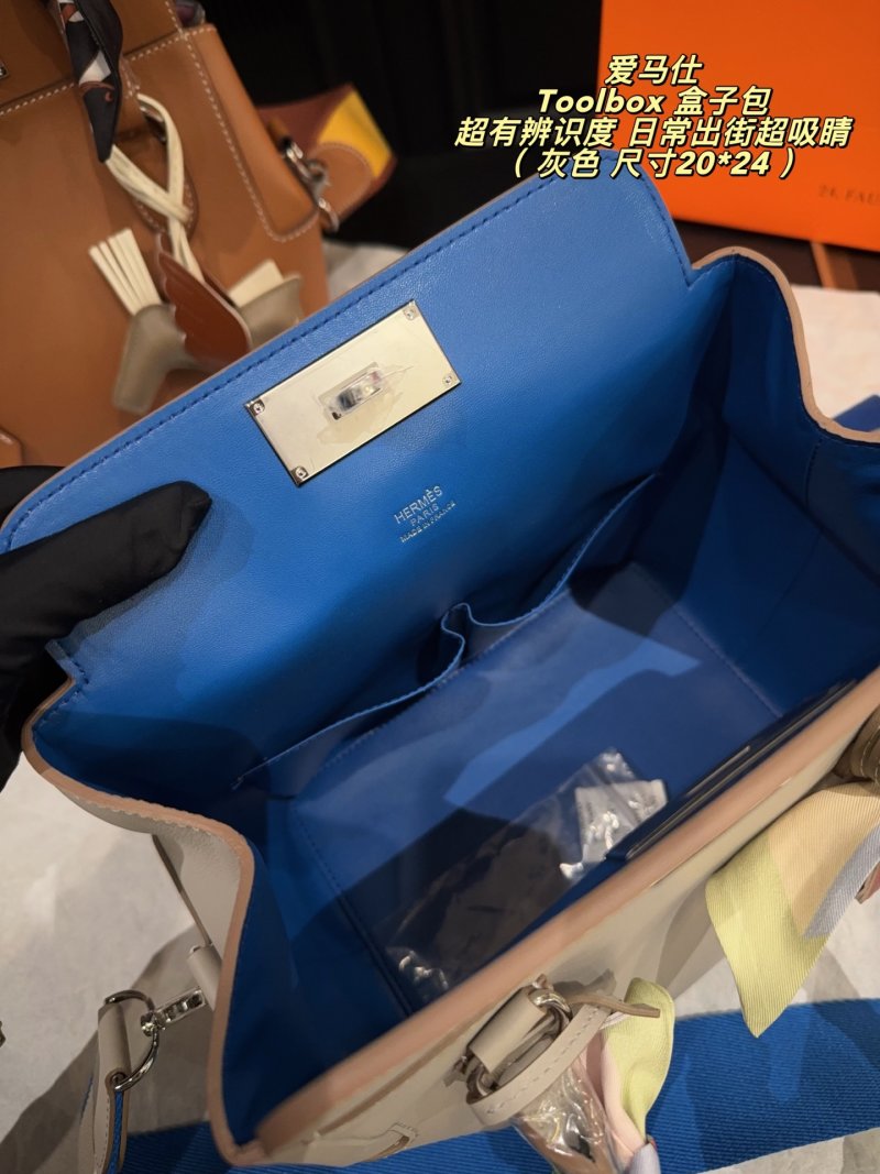 Hermès Toolbox 20 Handbag - Cream view