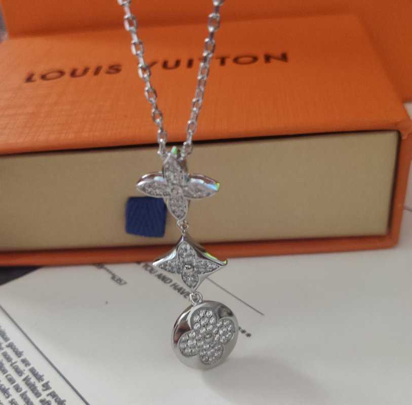Louis Vuitton Silver Triple Flower Diamond Necklace view