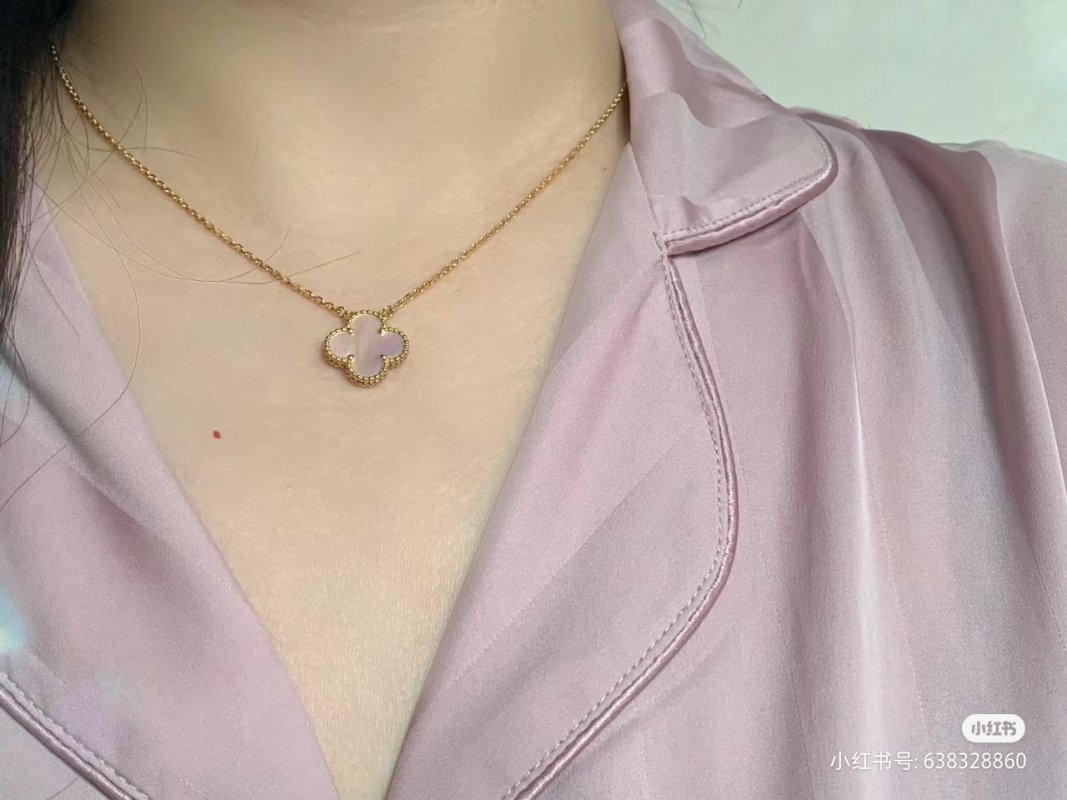 Van Cleef & Arpels Clover Pendant Necklace Cherry Blossom Pink