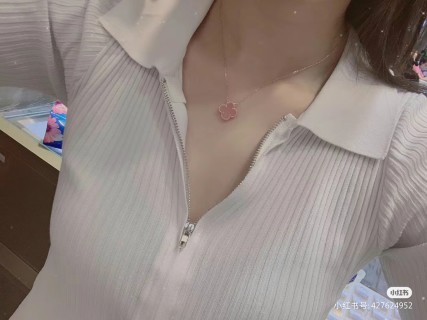 Van Cleef & Arpels Clover Pendant Necklace Cherry Blossom Pink view 3