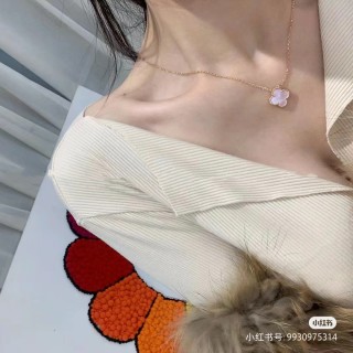 Van Cleef & Arpels Clover Pendant Necklace Cherry Blossom Pink view 4