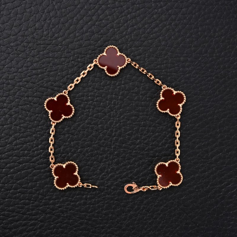 Van Cleef & Arpels Four-Leaf Clover Bracelet - Rose Gold & Carnelian