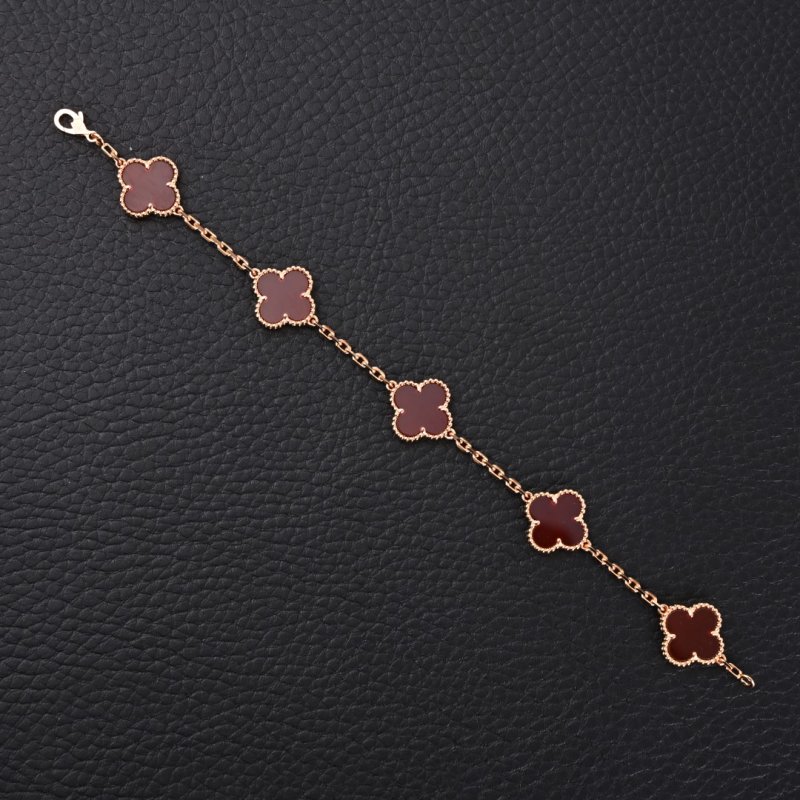 Van Cleef & Arpels Four-Leaf Clover Bracelet - Rose Gold & Carnelian view
