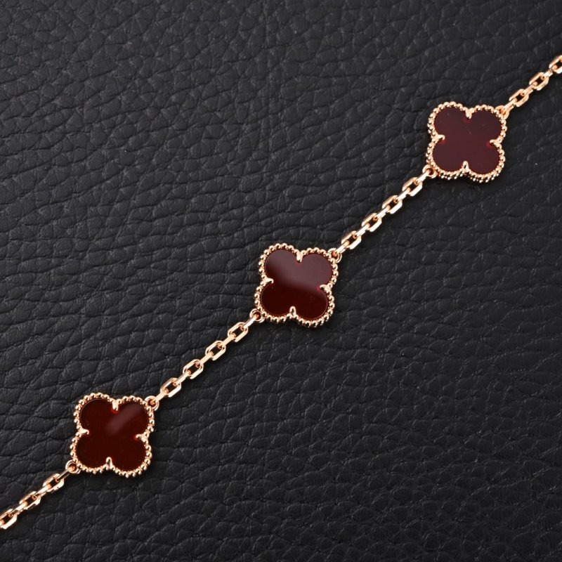 Van Cleef & Arpels Four-Leaf Clover Bracelet - Rose Gold & Carnelian view