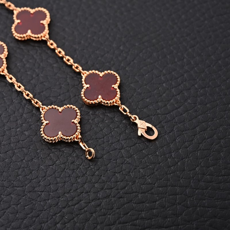 Van Cleef & Arpels Four-Leaf Clover Bracelet - Rose Gold & Carnelian view