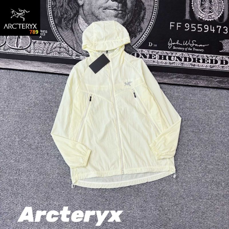 Arc'teryx Lightweight Hooded Sun Protection Jacket - Cream