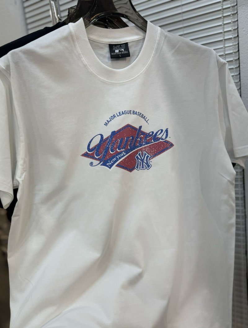 Loewe Anagram Print Short Sleeve T-Shirt White view