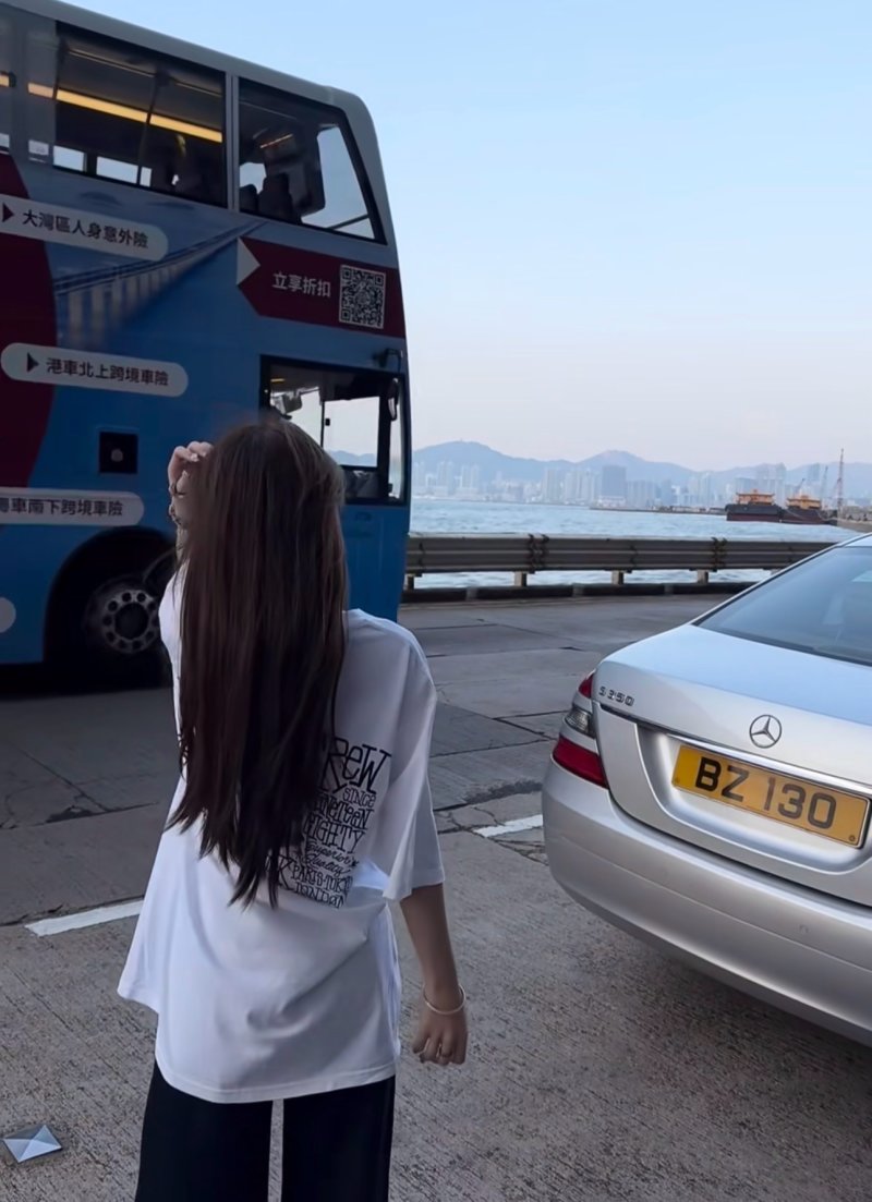 Oversized Graphic Crew Print White T-Shirt view