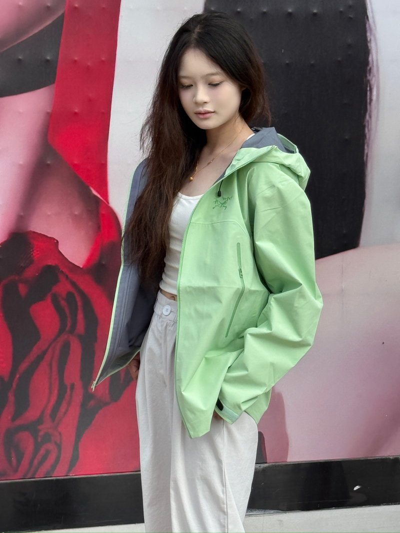 Arc'teryx Beta SL Lightweight Hooded Windbreaker - Phosphorescent Green