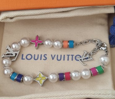 Louis Vuitton LV Monogram Pearls Party Adjustable Bracelet view 8