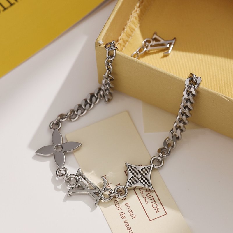 Louis Vuitton LV New Three Flower Silver Bracelet view