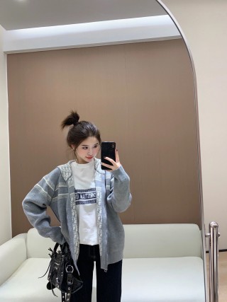 Gray Knit Cardigan with Textured Pattern