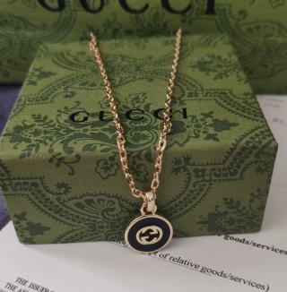 Gucci GG Agate Logo Pendant Gold Chain Necklace view 4