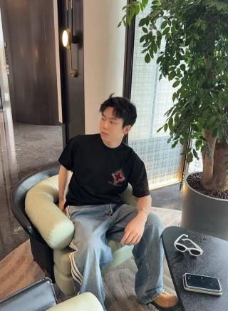 Louis Vuitton Black Logo T-Shirt view 4