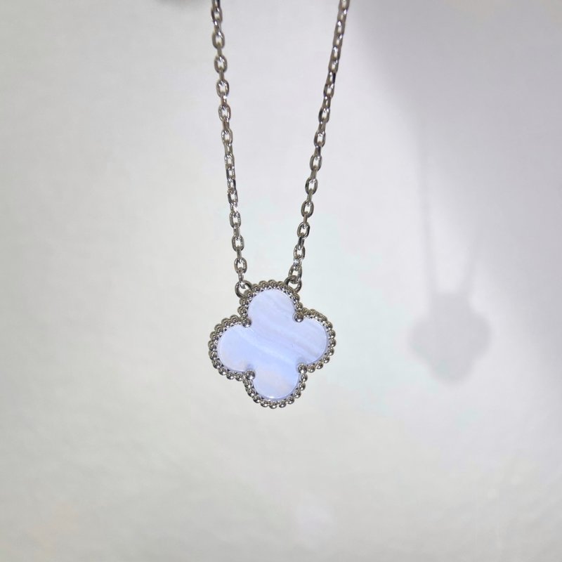 Van Cleef & Arpels Four-Leaf Clover Pendant Necklace Purple view