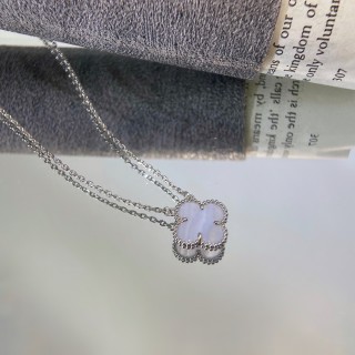 Van Cleef & Arpels Four-Leaf Clover Pendant Necklace Purple view 4