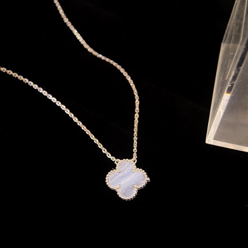 Van Cleef & Arpels Four-Leaf Clover Pendant Necklace Purple view