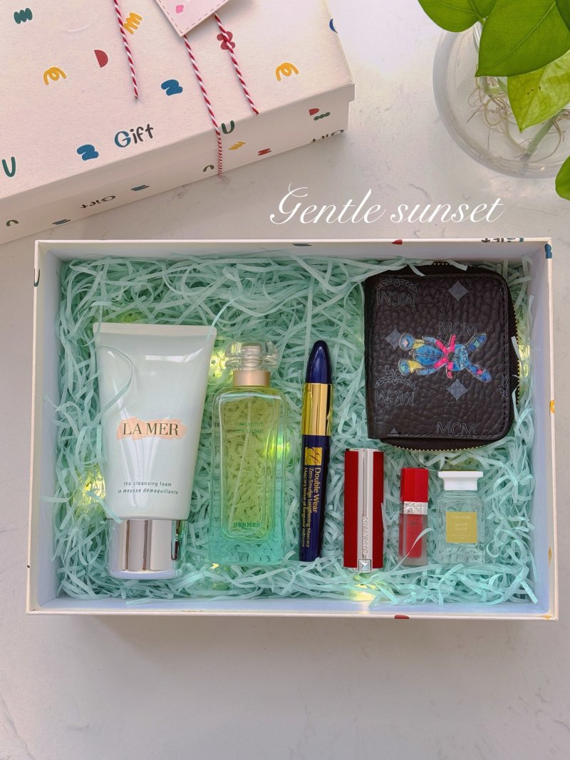 Luxury Beauty & Fragrance Gift Box Set with Wallet view
