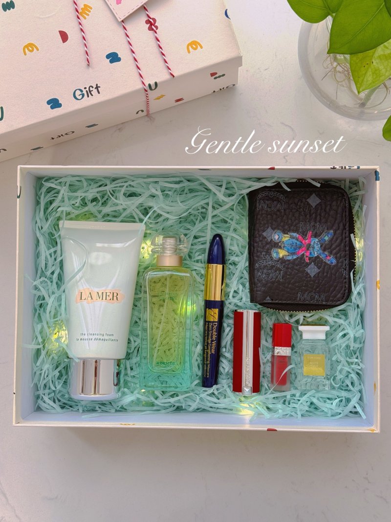 Luxury Beauty & Fragrance Gift Box Set with Wallet view