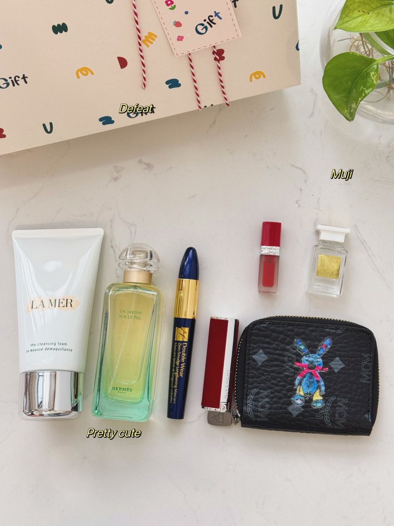 Luxury Beauty & Fragrance Gift Box Set with Wallet view