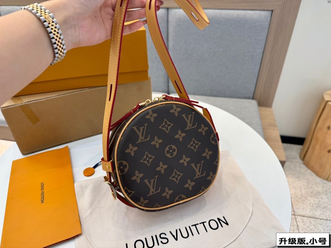 Louis Vuitton Monogram Round Cake Crossbody Bag - Brown view