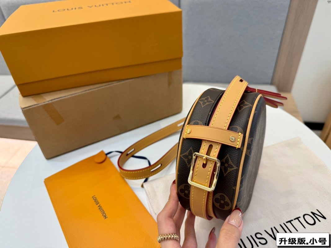 Louis Vuitton Monogram Round Cake Crossbody Bag - Brown view
