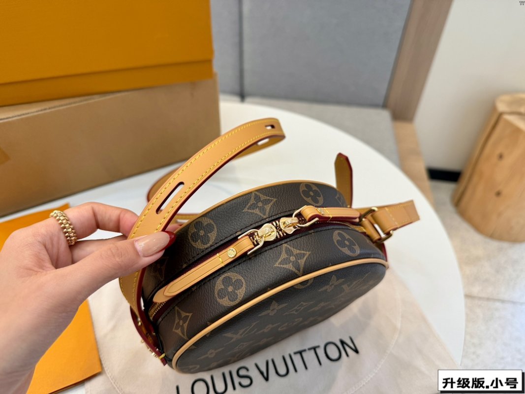 Louis Vuitton Monogram Round Cake Crossbody Bag - Brown view