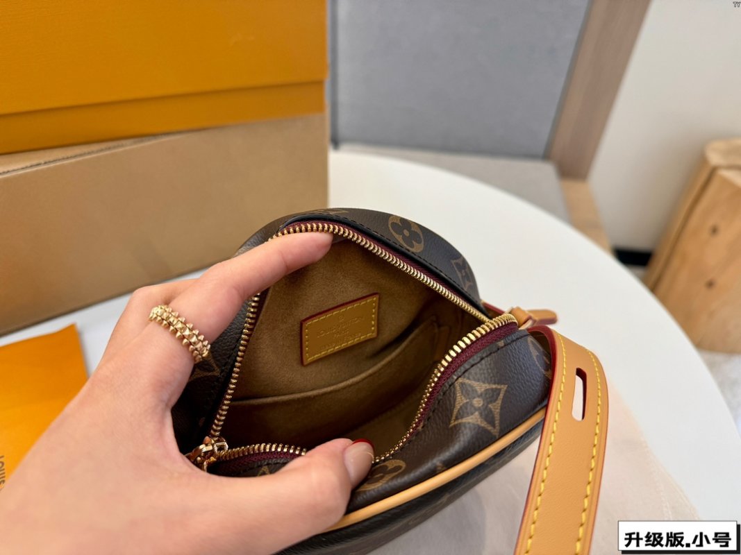 Louis Vuitton Monogram Round Cake Crossbody Bag - Brown view