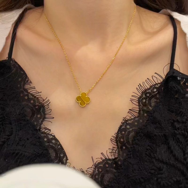 Gold Clover Pendant Necklace - Yellow Stone