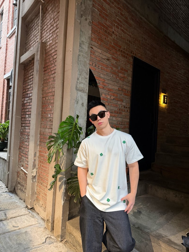 Dior Cream Four-Leaf Clover Embroidered T-Shirt view