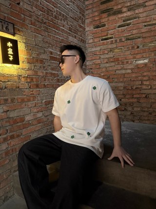 Dior Cream Four-Leaf Clover Embroidered T-Shirt view 7