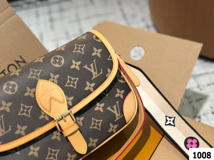 Louis Vuitton Monogram Baguette Shoulder Bag Brown view 3