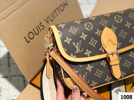 Louis Vuitton Monogram Baguette Shoulder Bag Brown view 5