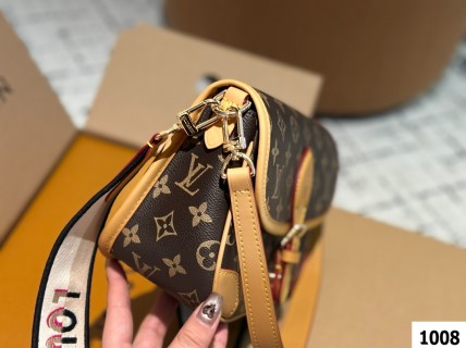 Louis Vuitton Monogram Baguette Shoulder Bag Brown view 6