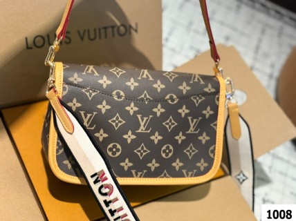 Louis Vuitton Monogram Baguette Shoulder Bag Brown view 7