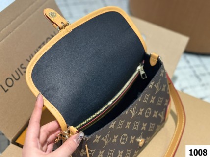 Louis Vuitton Monogram Baguette Shoulder Bag Brown view 9