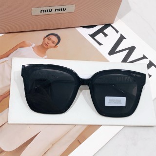 Miu Miu SMU 107Z Black Gradient Sunglasses view 6