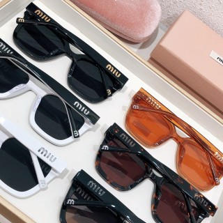 Miu Miu SMU 107Z Black Gradient Sunglasses view 7