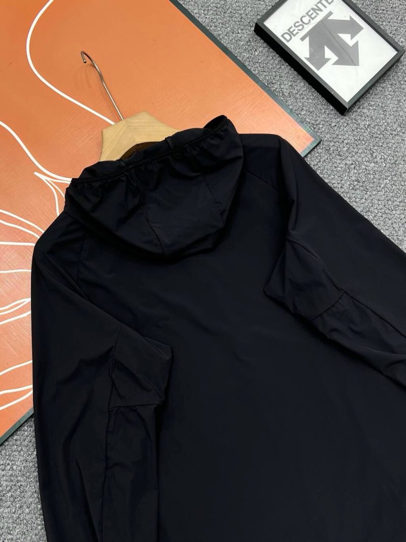 Descente Lightweight UPF Sun Protection Hooded Jacket White view