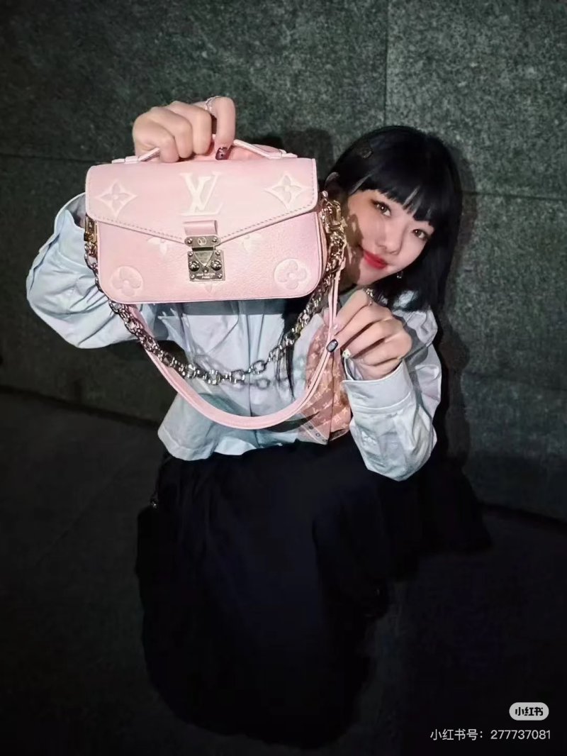 Louis Vuitton Metis Shoulder Bag Pink Monogram