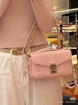 Louis Vuitton Metis Shoulder Bag Pink Monogram view 3