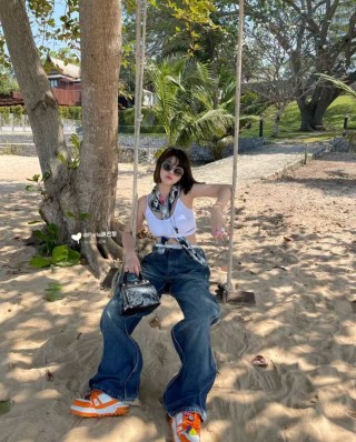Wide-Leg Dark Wash Denim Jeans view 4