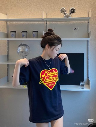 Louis Vuitton Heart Logo Black T-Shirt view 7