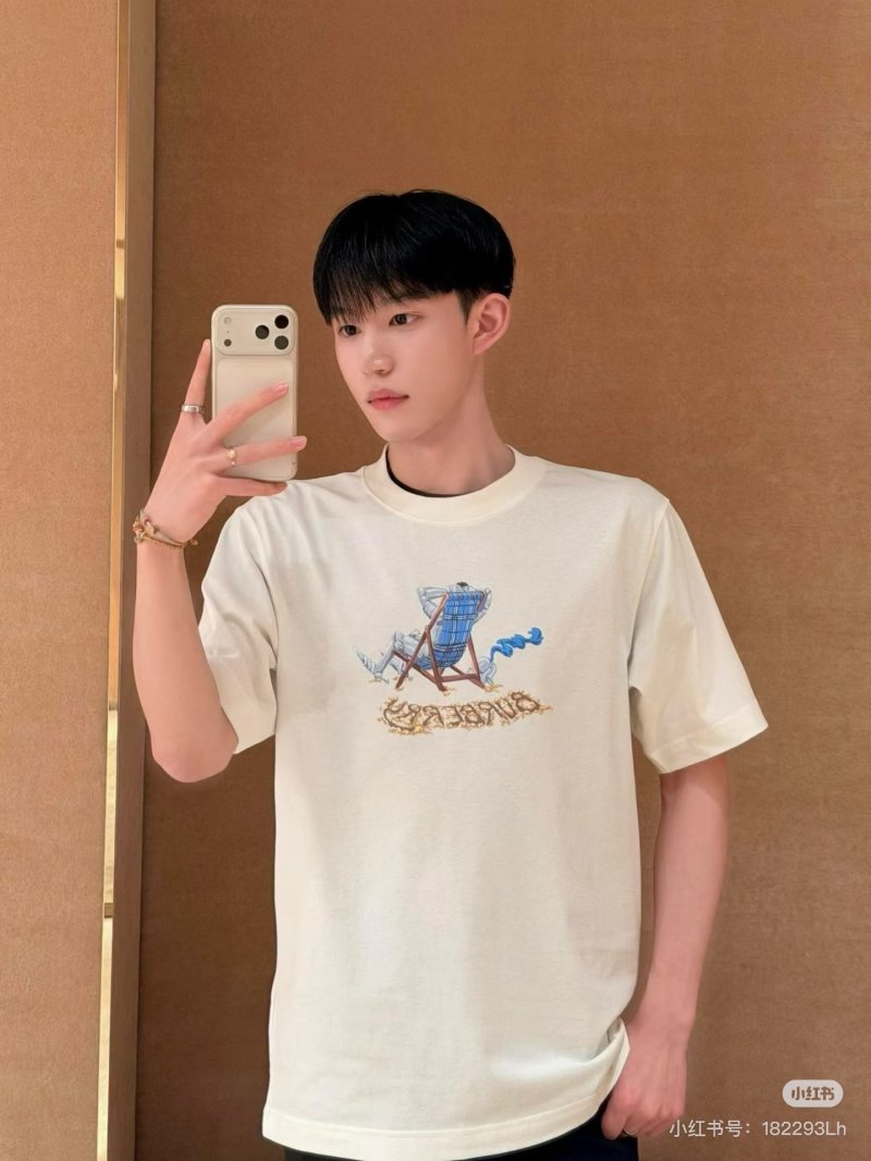 Burberry Beige Beach Chair Graphic T-Shirt