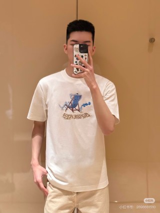 Burberry Beige Beach Chair Graphic T-Shirt view 4